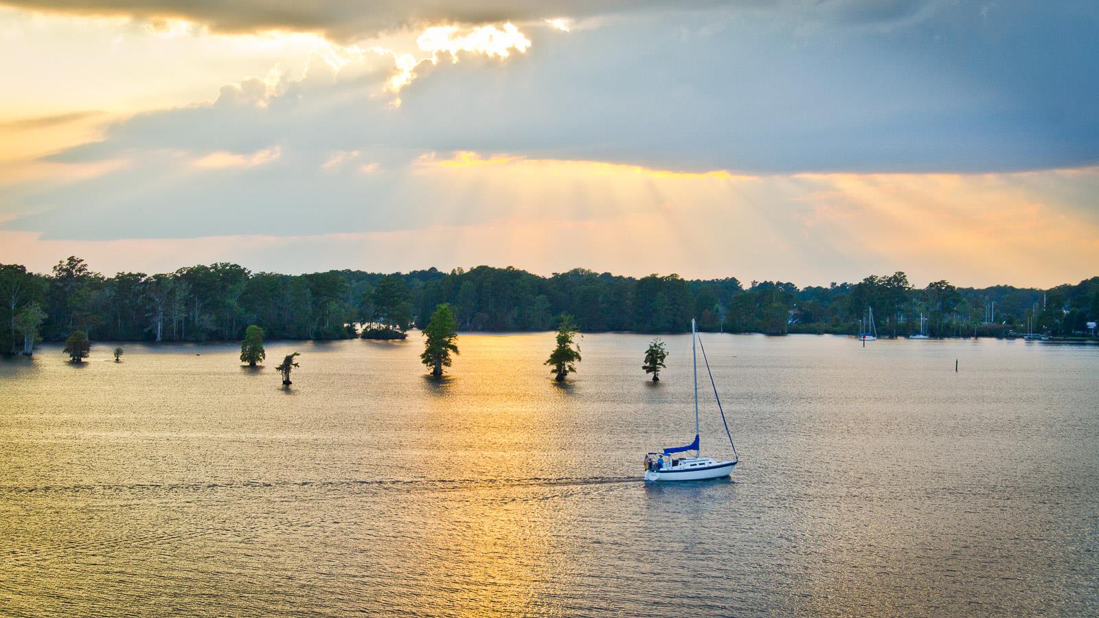 Sailing on Edenton Bay